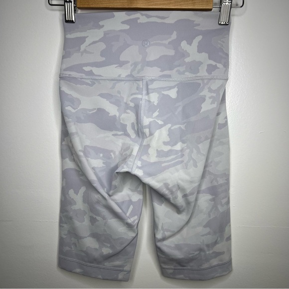LULULEMON Ribbed Camo Wunder Under Shorts 10” - Picture 4 of 6